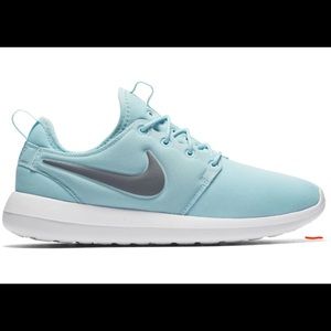 Nike woman’s size 7.5 Tiffany blue ROSHE TWO running shoes